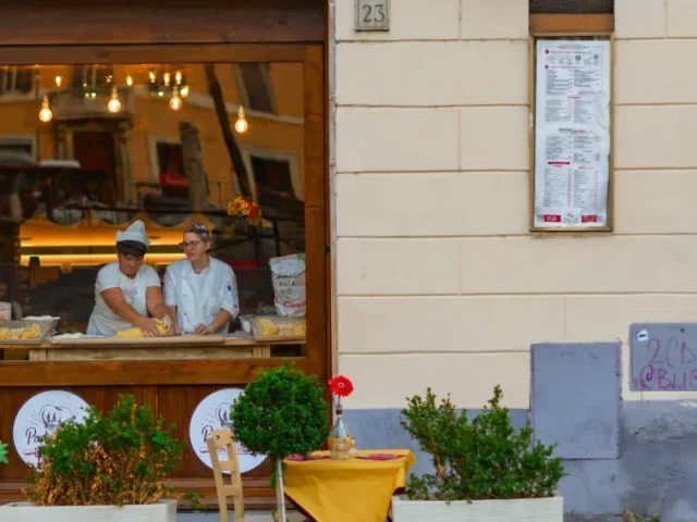 Rome Food Scene: Multilingual Menus & Must-Try Dishes